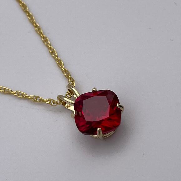 Beautiful 5ct Cushion Cut Ruby Pendant Necklace in 14k Gold - Picture 3 of 9